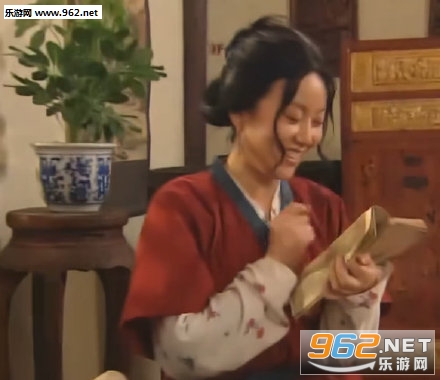 像极了追剧的你表情包