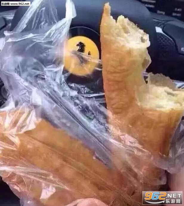 车厘子喂鸡图 车厘子喂鸡图