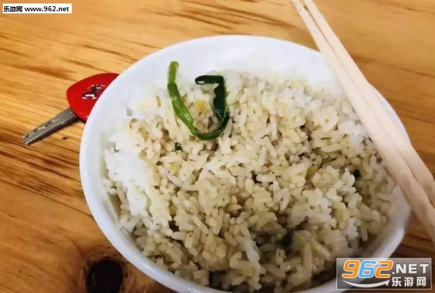 车厘子喂鸡图 车厘子喂鸡图