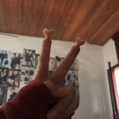 �ֱ��ż��˰���ͼƬ